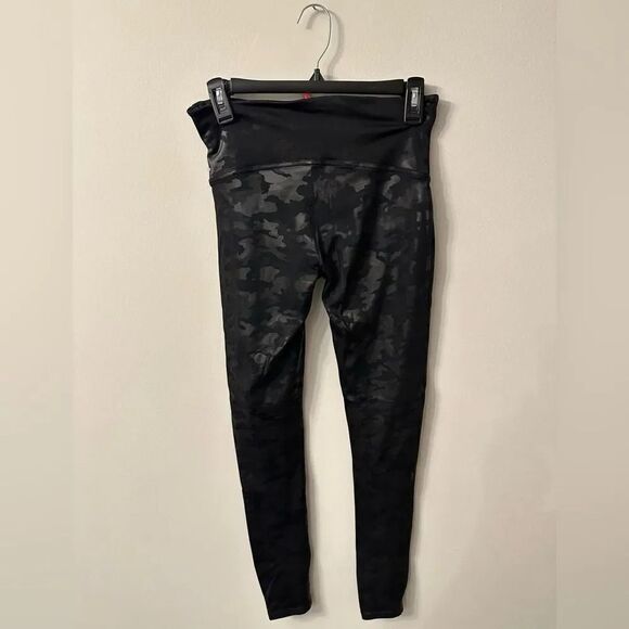 Spanx Faux Leather Camo - Picture 1 of 6